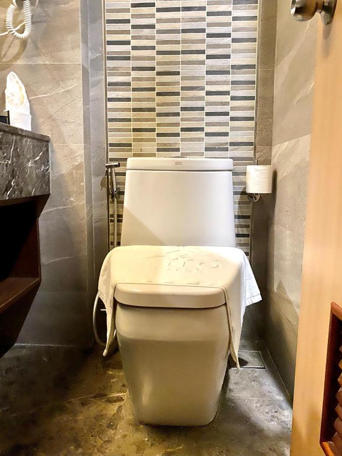 Ano Hotel Miri Bagian luar foto