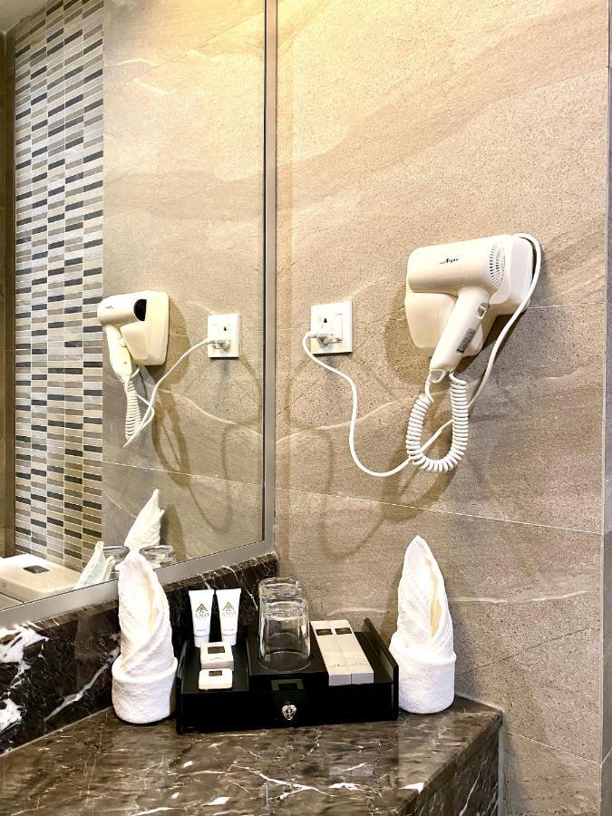 Ano Hotel Miri Bagian luar foto