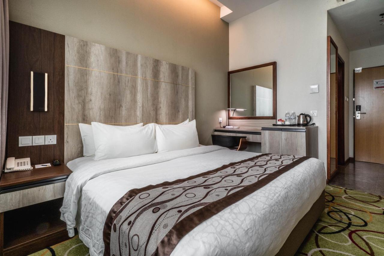 Ano Hotel Miri Bagian luar foto