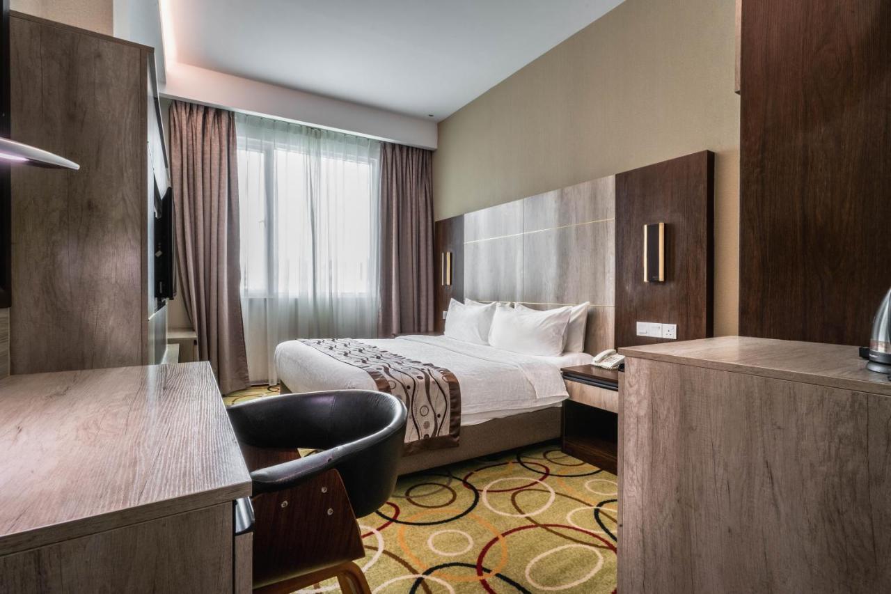Ano Hotel Miri Bagian luar foto