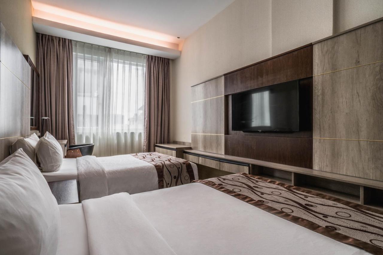 Ano Hotel Miri Bagian luar foto