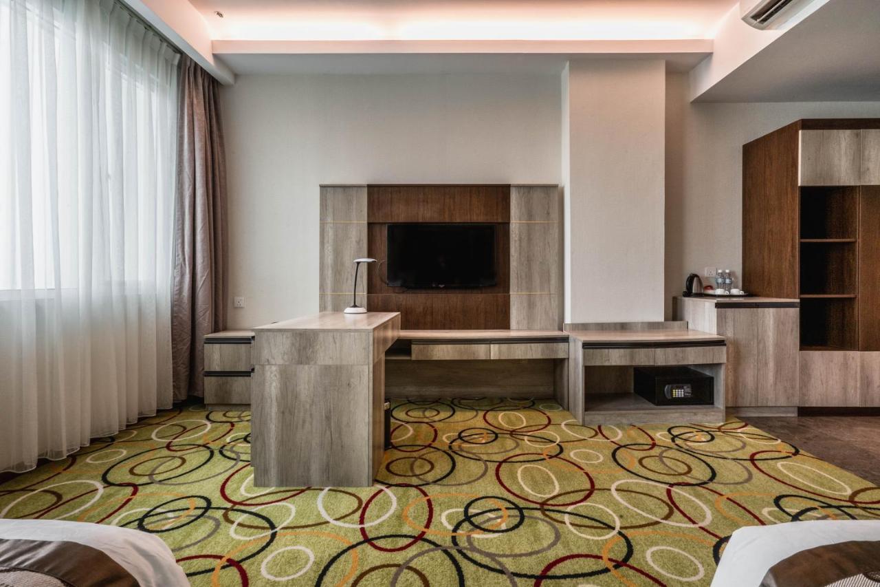 Ano Hotel Miri Bagian luar foto