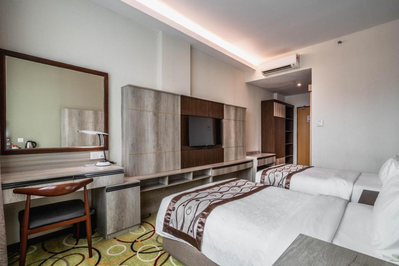 Ano Hotel Miri Bagian luar foto
