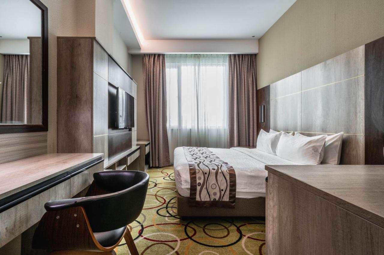 Ano Hotel Miri Bagian luar foto