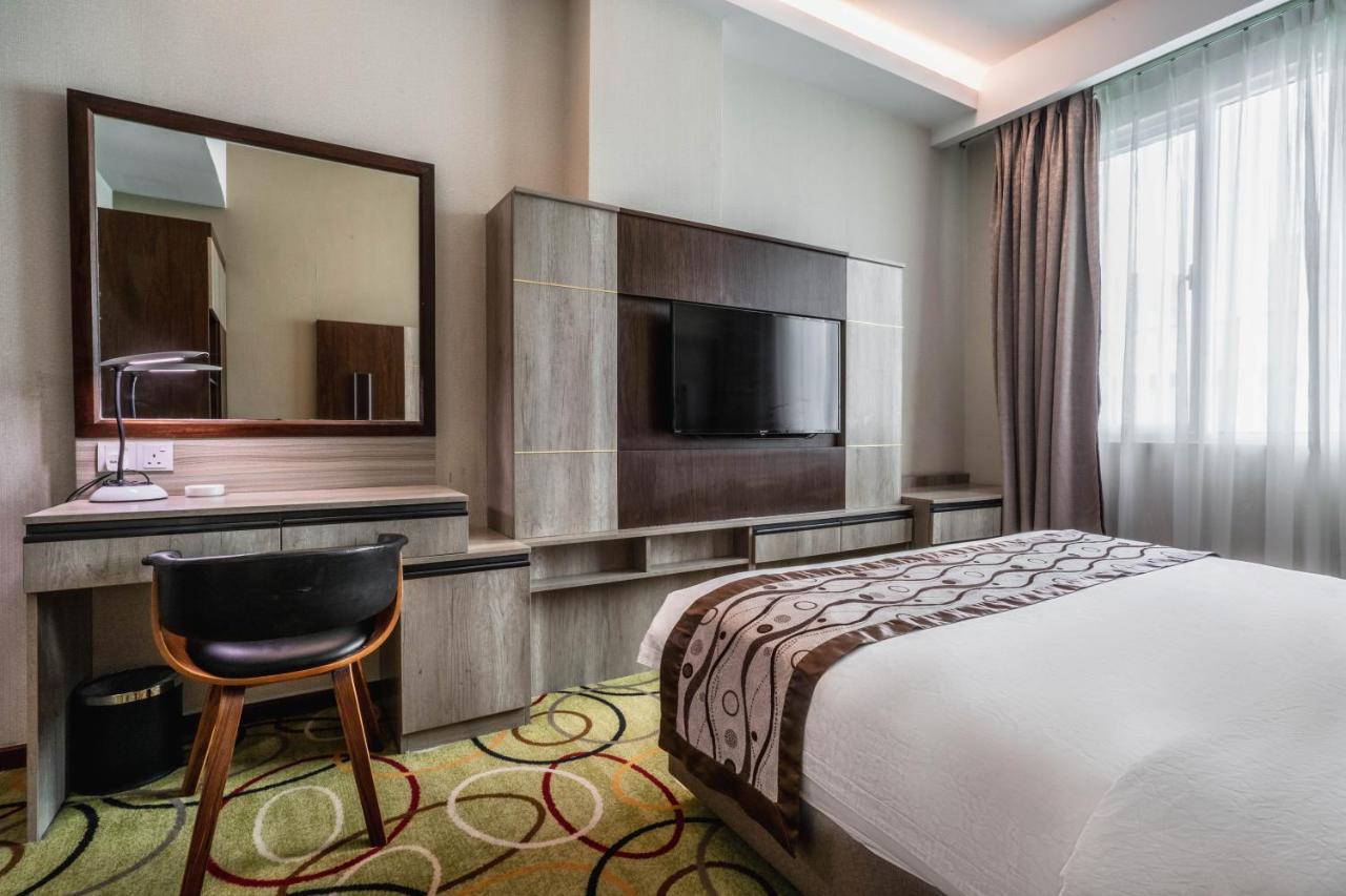 Ano Hotel Miri Bagian luar foto