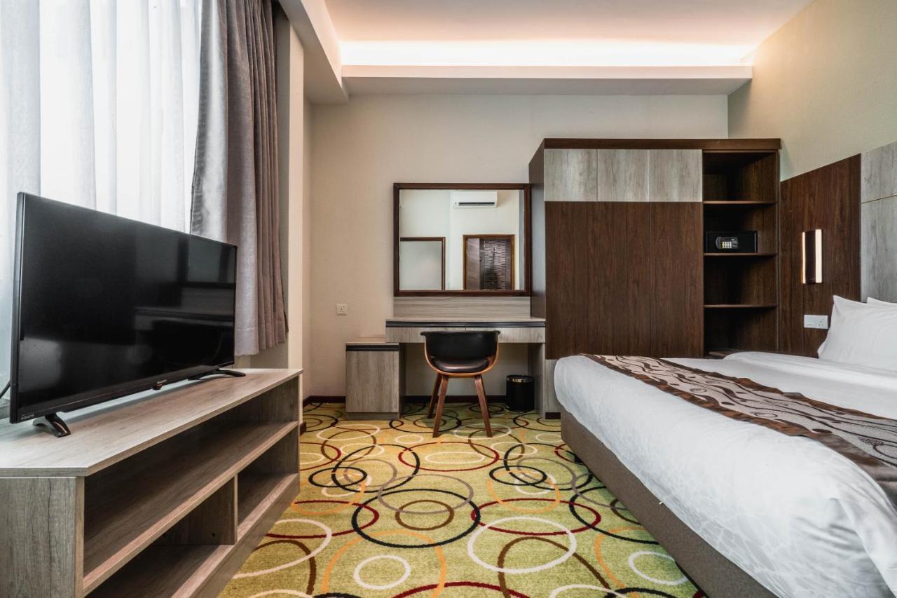 Ano Hotel Miri Bagian luar foto