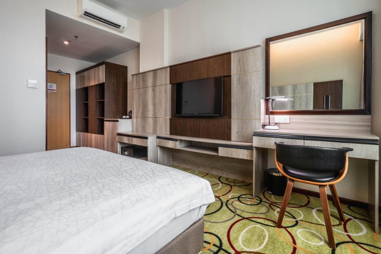 Ano Hotel Miri Bagian luar foto