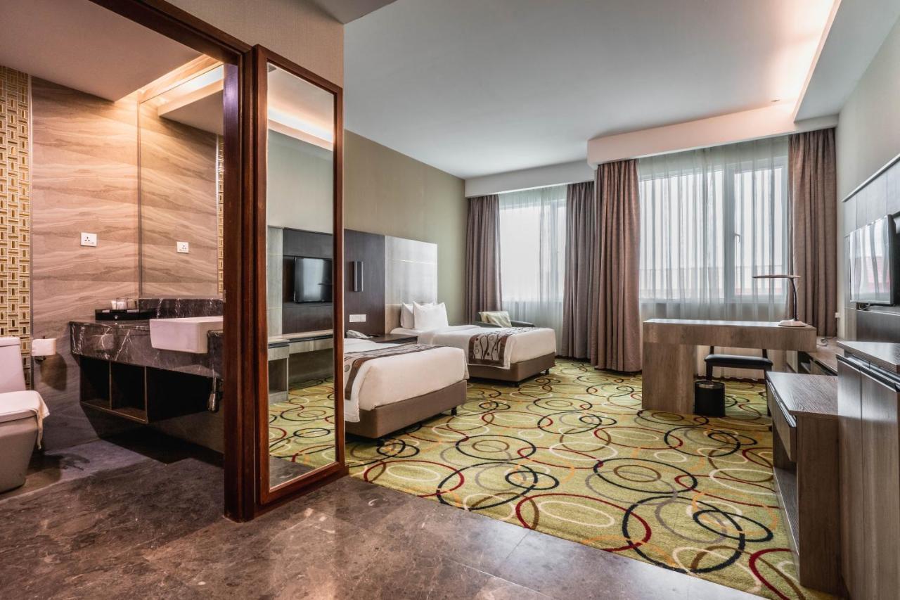 Ano Hotel Miri Bagian luar foto