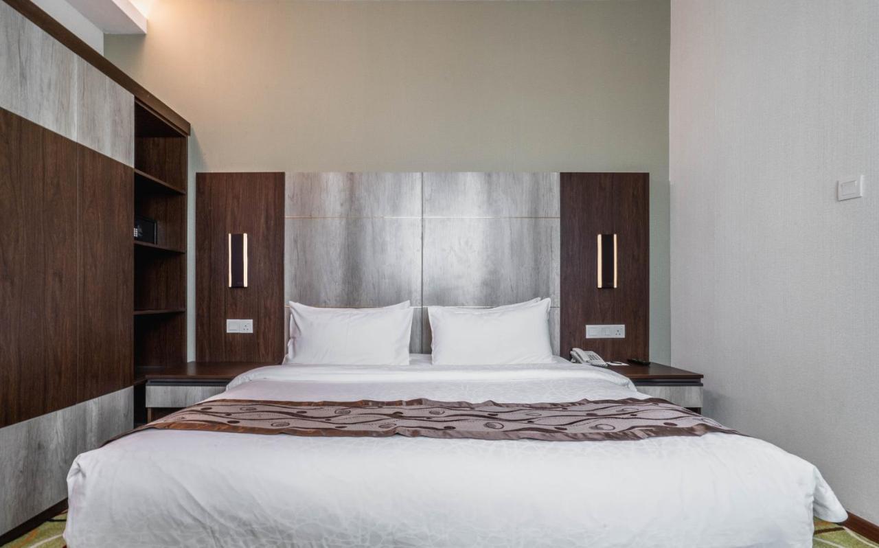 Ano Hotel Miri Bagian luar foto