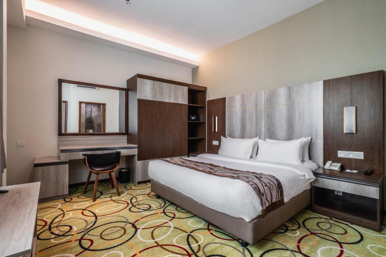 Ano Hotel Miri Bagian luar foto