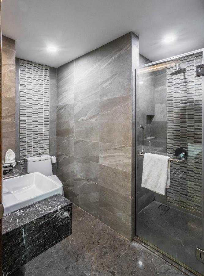 Ano Hotel Miri Bagian luar foto