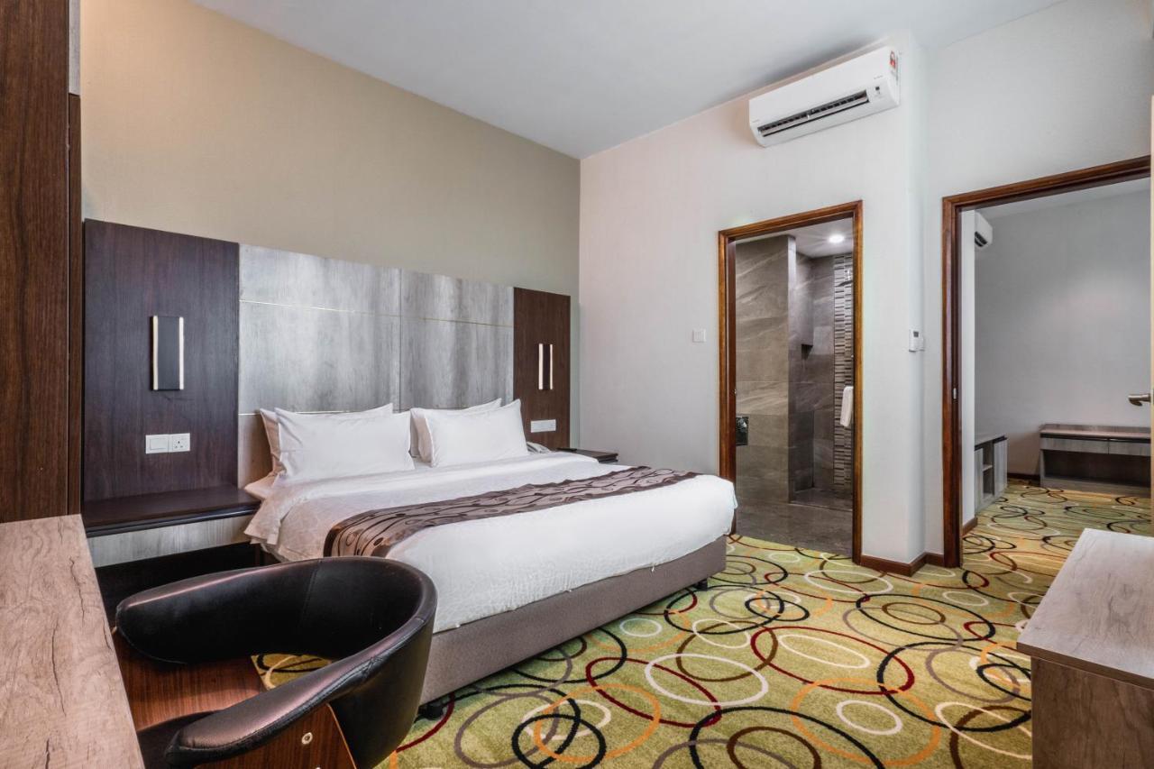 Ano Hotel Miri Bagian luar foto