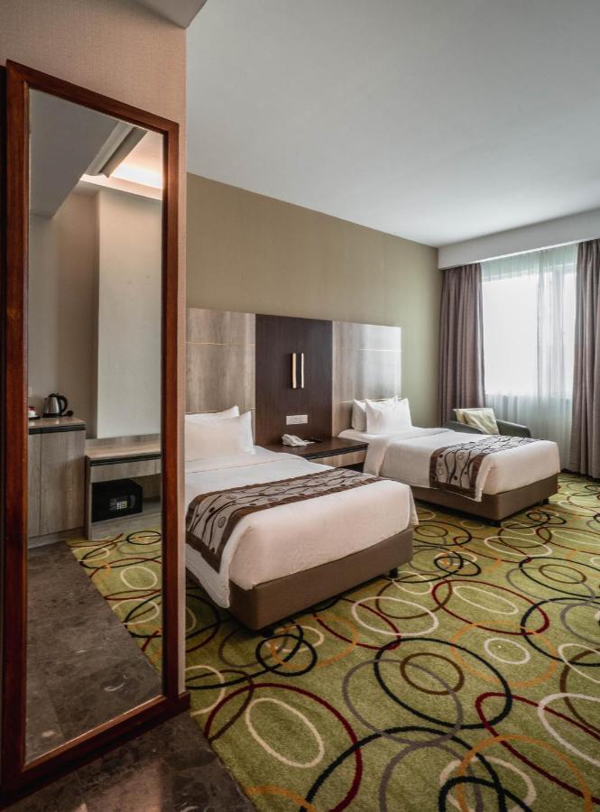 Ano Hotel Miri Bagian luar foto