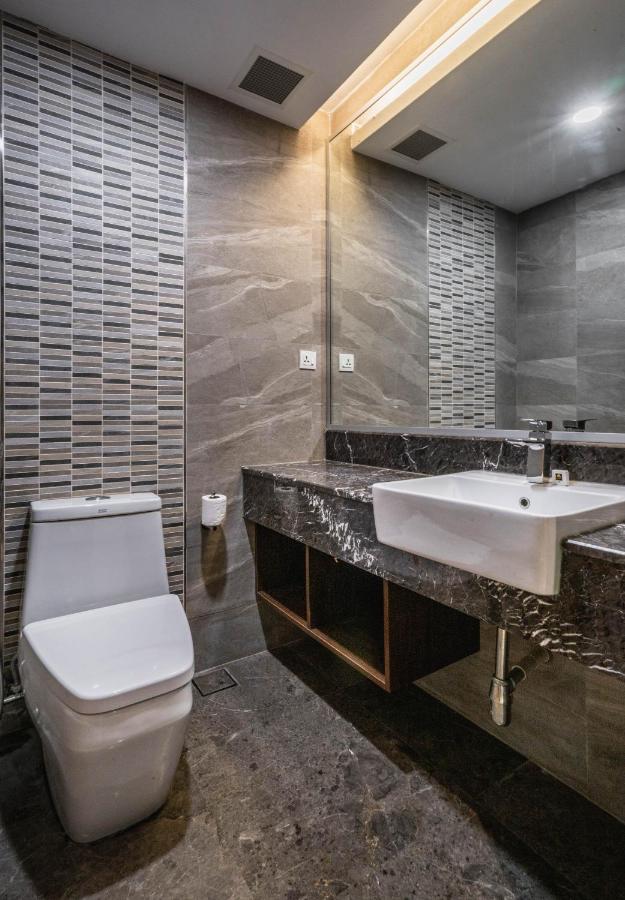 Ano Hotel Miri Bagian luar foto